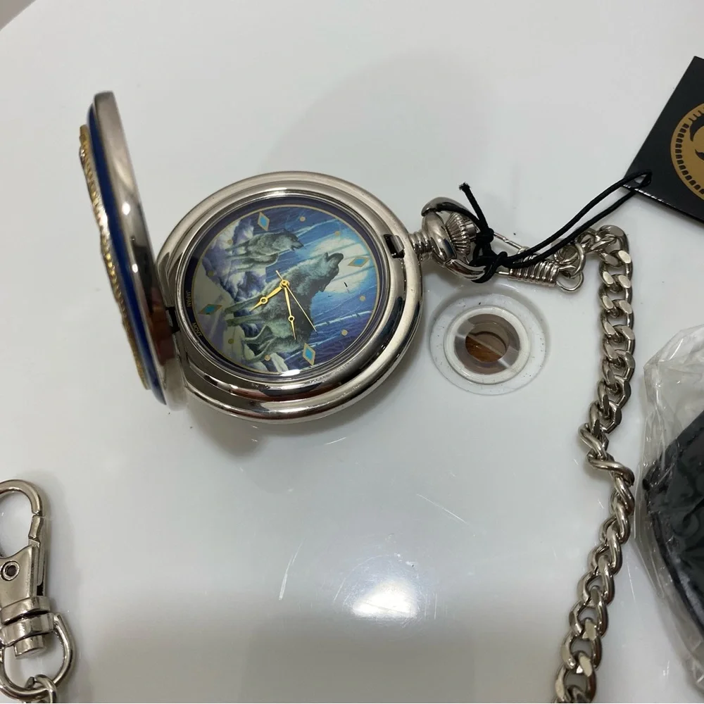 Franklin Mint‎ Pocket Watch International The Spirit Of The Wolf Center Vintage
